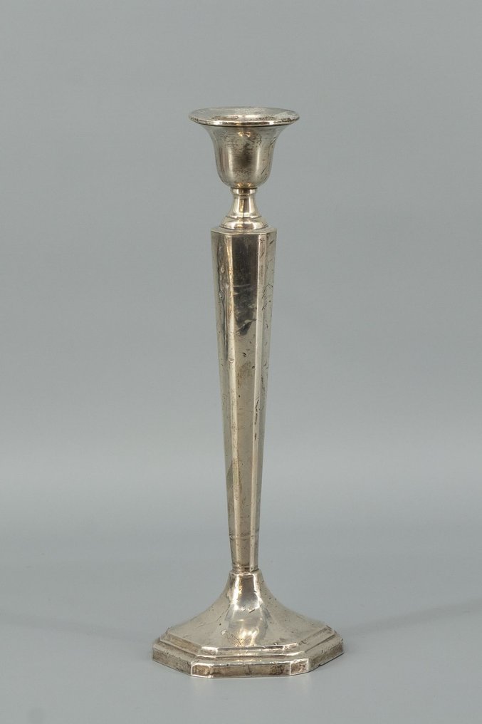 Een antieke kandelaar, M. Fred Hirsch, New Jersey - Nederland - Candeliere - .835 argento - 1° argento #4.3