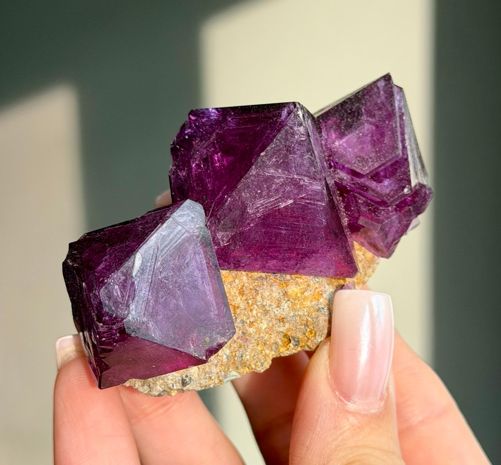 Χωρίς ελάχιστη τιμή! Εξαιρετικό μωβ συσσωμάτωμα κρυστάλλων ALUNITE σε μήτρα, σπάνιο δείγμα Κρίσταλ στη μήτρα - Ύψος: 7.5 cm - Πλάτος: 4.2 cm- 69 g #4.3