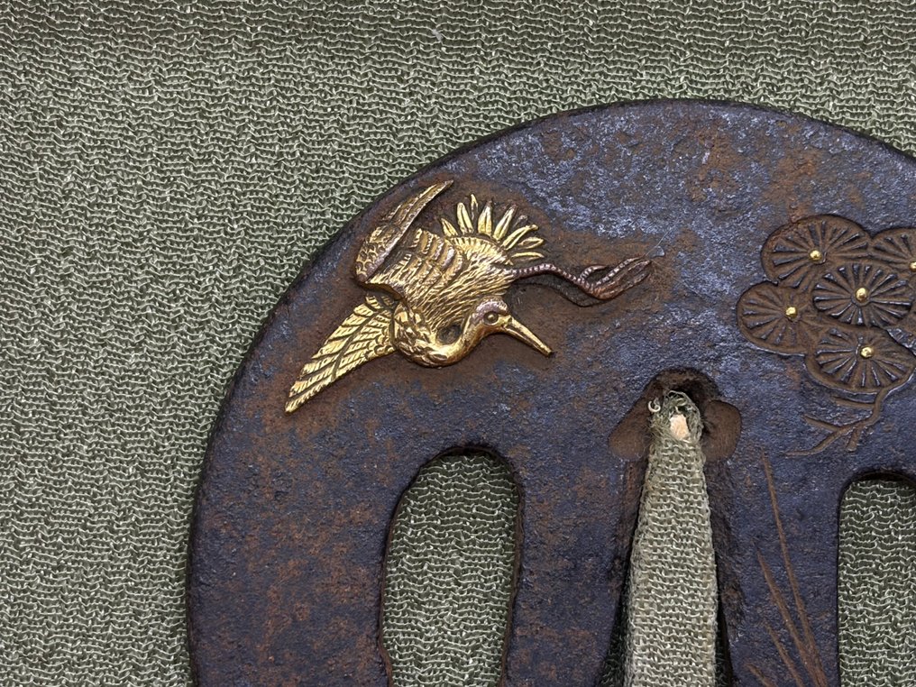 精致的古董铁制Tsuba,饰有隐士/僧侣、鹤和松针图案 - 鐵(鑄/鍛) - Kaneshige兼重 - 日本 - 江戶時代(1600-1868) #3.2