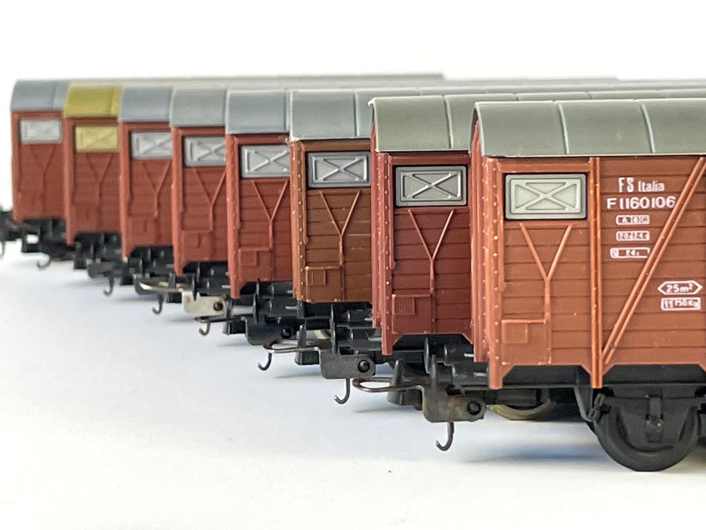 Lima H0 - Model train freight wagon set (8) - Set of 8 brown closed freight cars. - FS #2.1