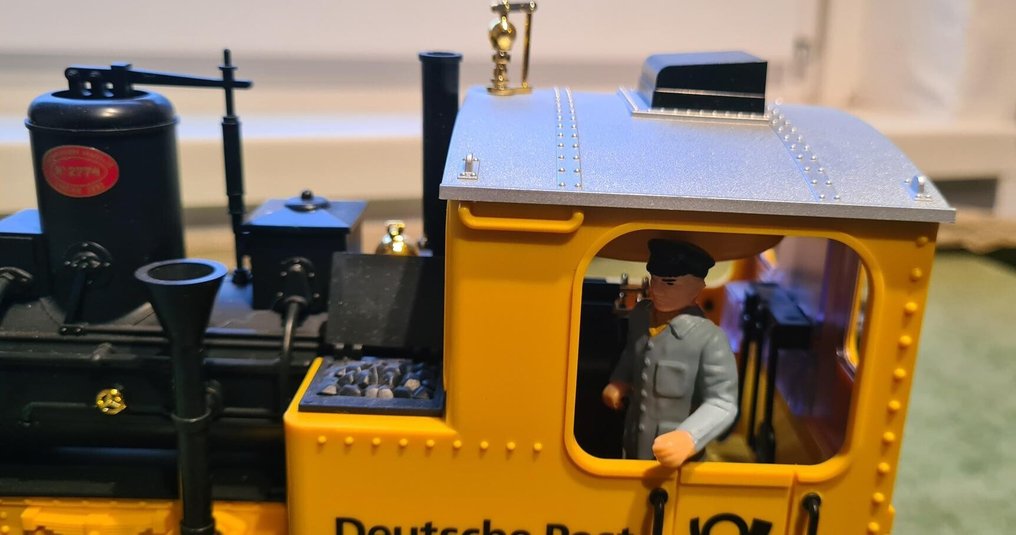 LGB G - 70920 - Model lokomotywy (3) - Zestaw obejmuje lokomotywę, dwa wagony, wózek widłowy oraz oryginalne pudełko z styropianem i - Deutsche Post #4.3