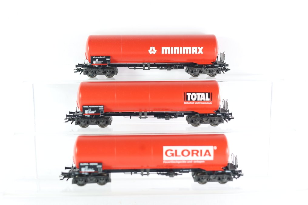 Märklin H0 - 4519 - Conjunto de vagones de tren de mercancías a escala (1) - Conjunto de vagones-tanque de tres secciones - DB #1.0