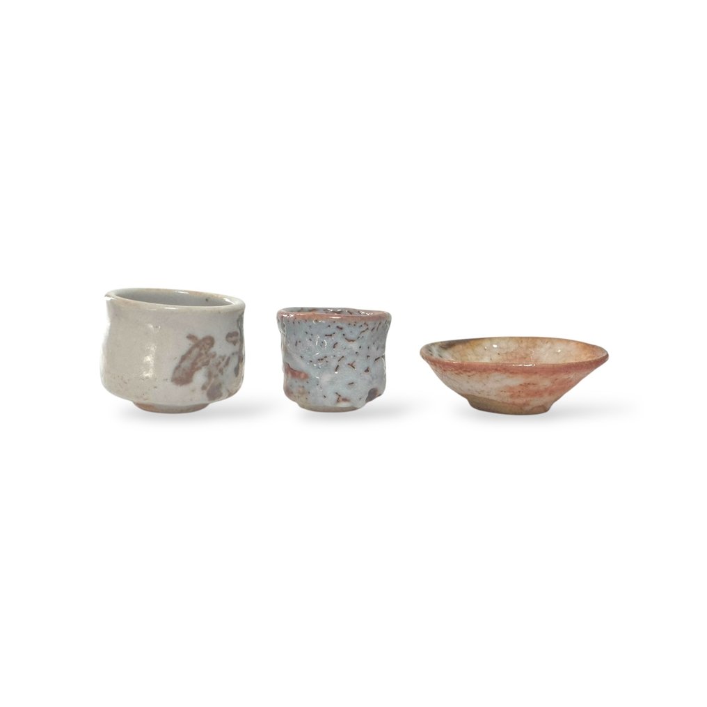 Shino Ware Trio – Collector's Introduction Set: Three Guinomi Showcasing the Full Spectrum of Shino - Porcelain - Japan - Shōwa period (1926-1989) #1.0