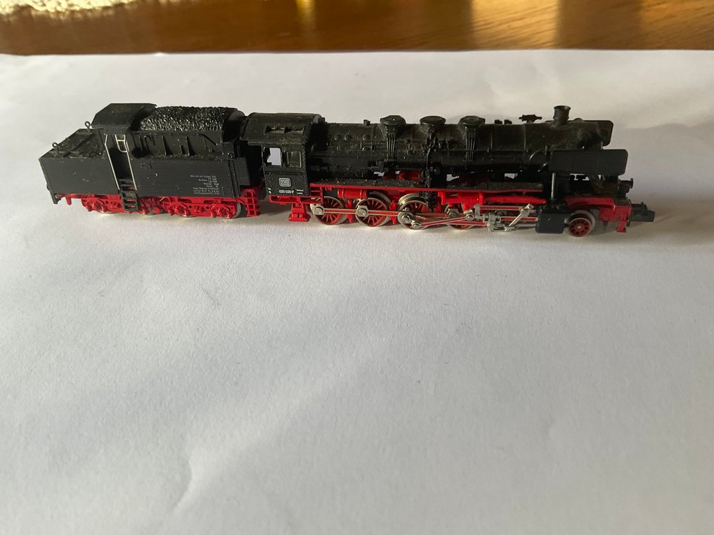 Minitrix N - Treno automotore (9) - Numero di locomotiva 050 058-7 visibile sulla cabina con 8 vagoni - DB #2.1