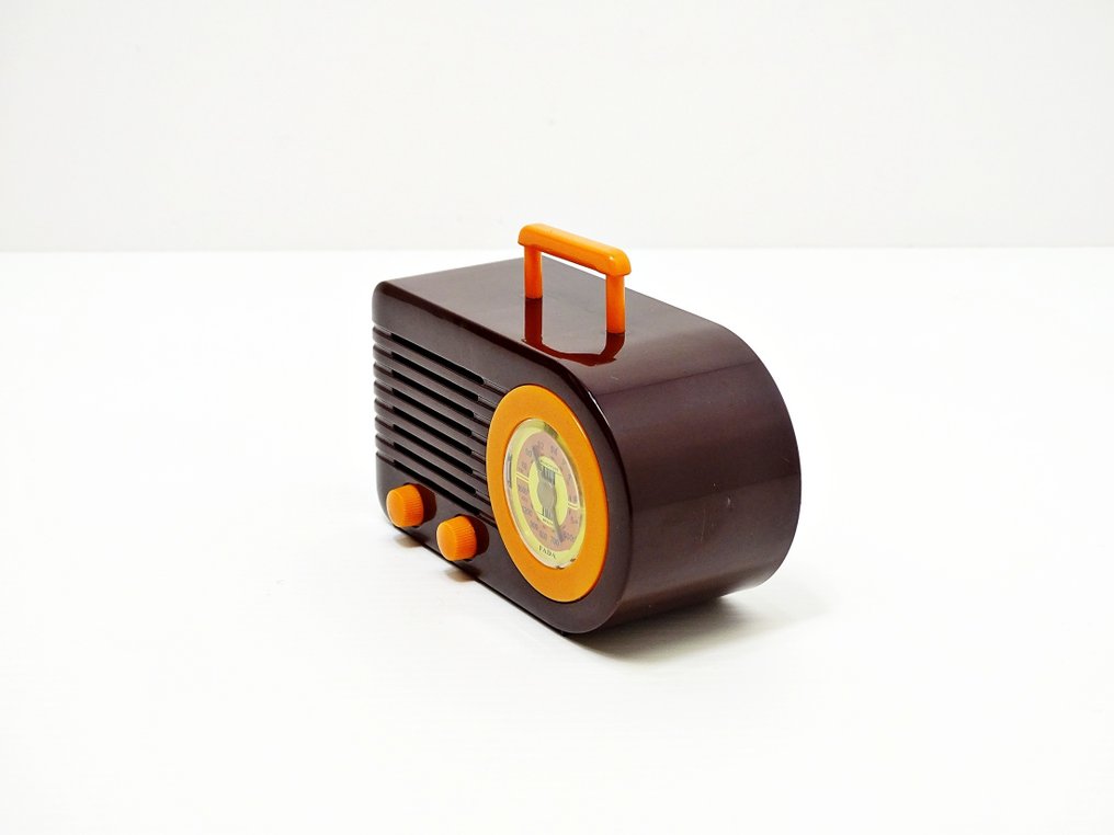 FADA - Modello "115 Bullet" del 1940 收音機 #4.3