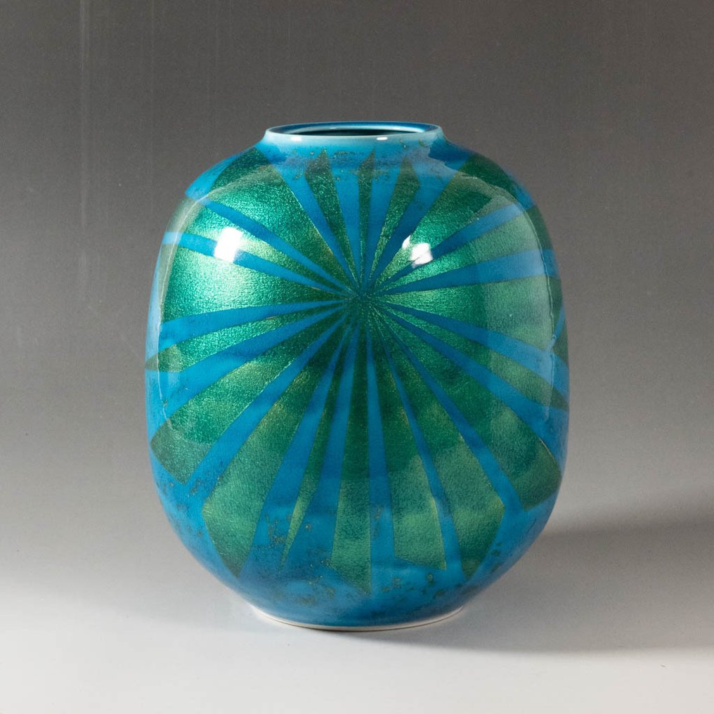 Yuri-Kinzai Porcelain Jar with Radial Starburst Pattern in Turquoise and Metallic Green - Ceramic - Jiro Ono / 小野次郎 (b. 1953) - Japan - Heisei period (1989-present) #1.0