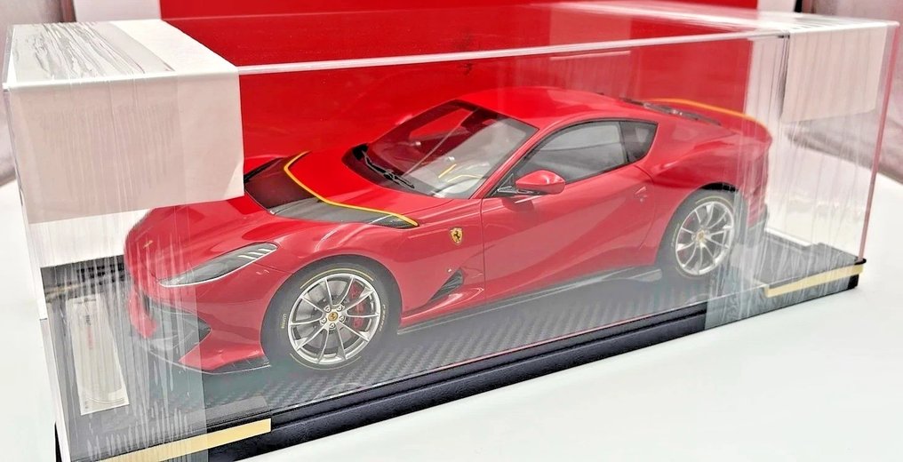 BBR 1:12 - Modell sportsbil - FERRARI 812 COMPETIZIONE "YELLOW DETAILS" ROSSO CORSA 322 #4.3