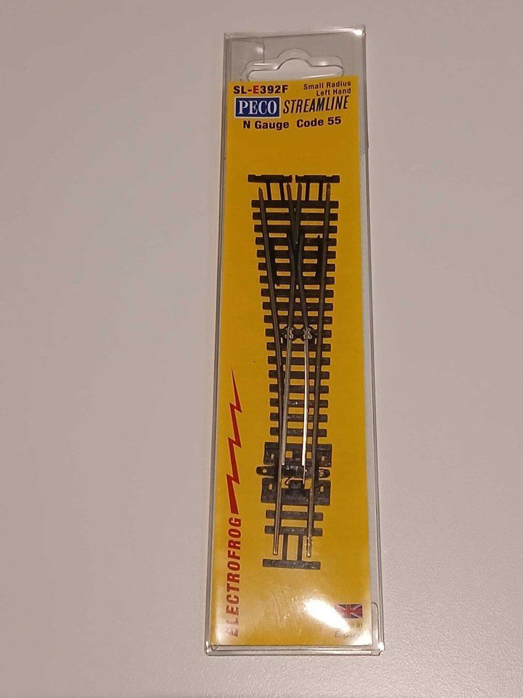 PECO en Hextronik N轨 - SL-E391F, SL-E392F, HXT500 - 模型火车车轨 (17) - 包含五个PECO Streamline 转换器(4个向右和1个向左),五个小型伺服(HXT500)。 #1.0