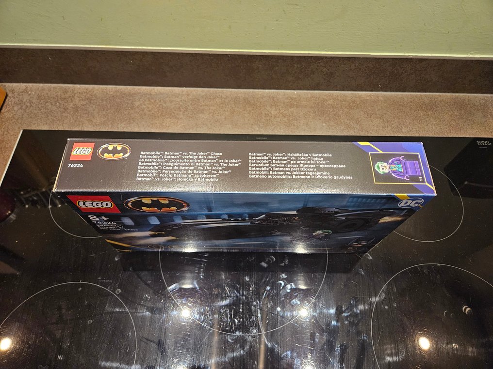 Lego Set - 76224 - DC Super Heroes - Batmobile™: Batman™ vs. The Joker™ achtervolging #2.1