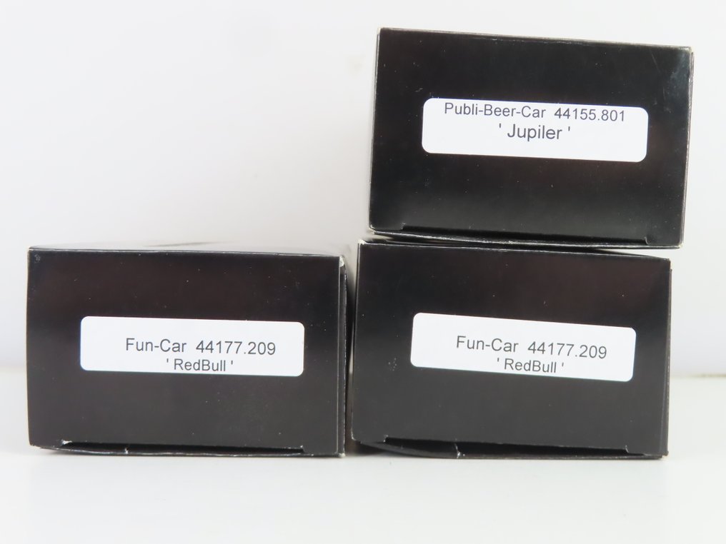 B-Models H0轨 - 44155.801/44177.209 - 模型火车货运车厢 (3) - 3辆双轴封闭式货车车厢 RedBull 和 Jupiler - NMBS #2.1