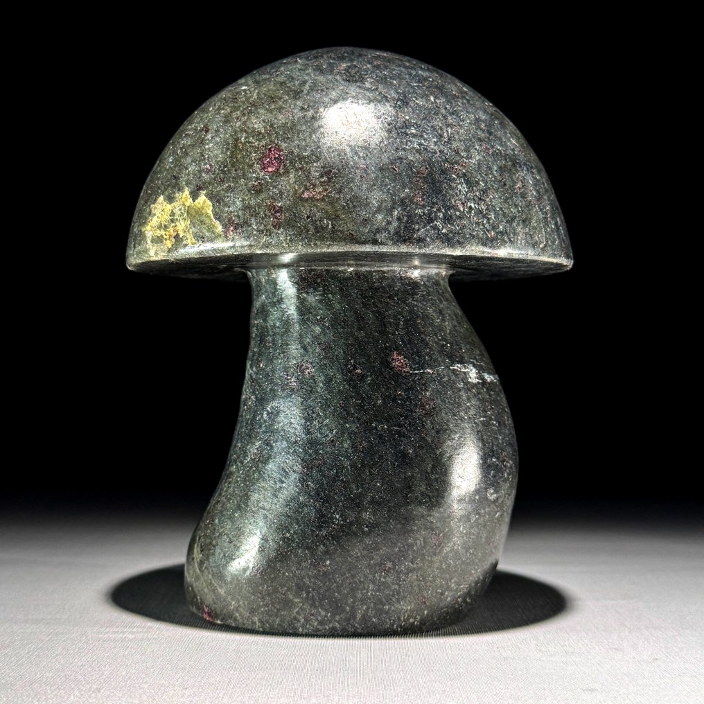 Χωρίς ελάχιστη τιμή - Χειροποίητο σκαλιστό γλυπτό μανιταριού από Ruby Zoisite. Μοναδικό Ανάλεκτο Συλλέκτη - Ύψος: 15.7 cm - Πλάτος: 12 cm- 3100 g - (1) #2.1