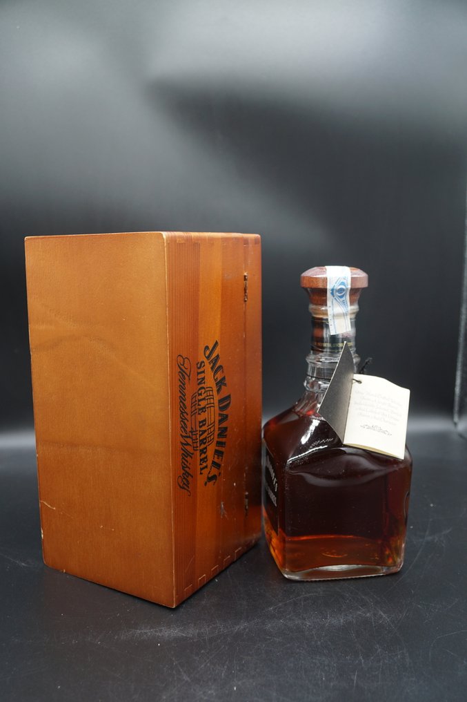 Jack Daniel's Single Barrel Select - 2003 in Matching Woodbox - Spanish Tax strip - Tag - 70cl #1.0