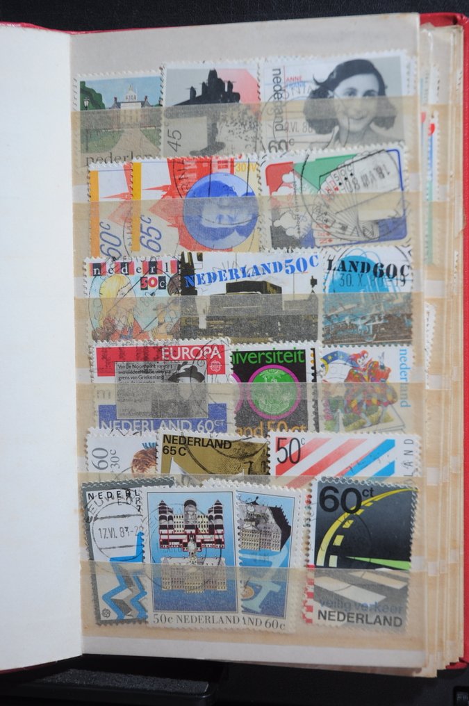 Świat  - Zbiór z krajami od klasycznego w różnych mniejszych albumach na znaczki (199 zdjęć). #2.1