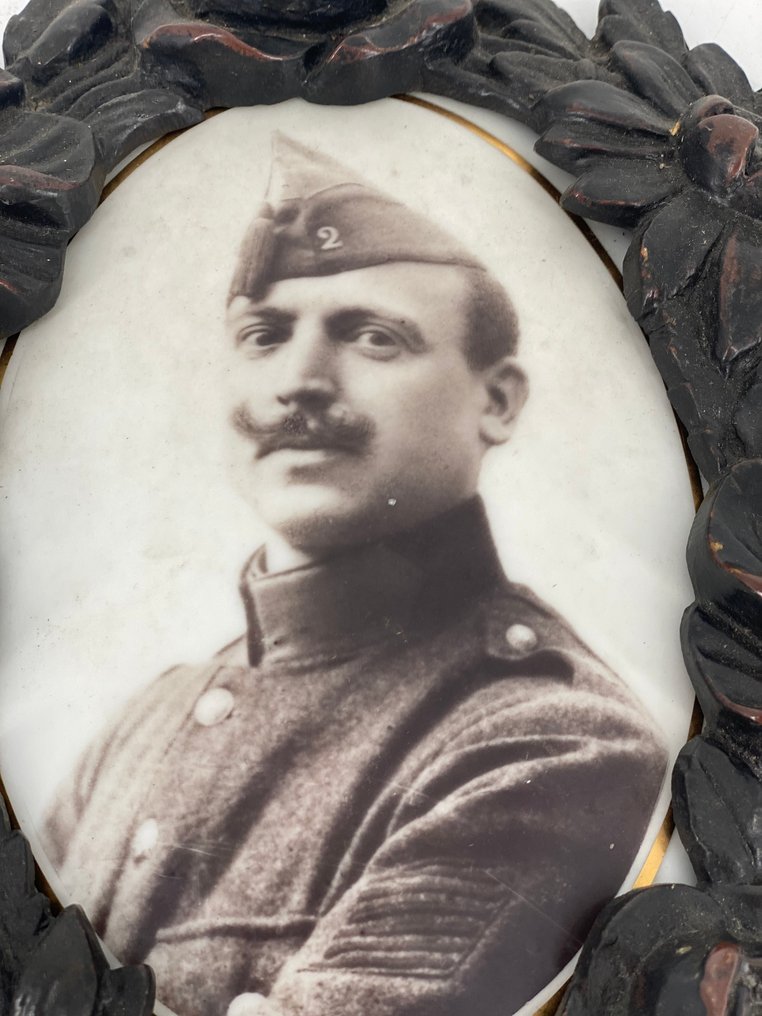 比利时 - 比利时士兵的肖像，印在瓷板上，整体镶嵌在沉重的青铜中。 - 军用配件 #4.3