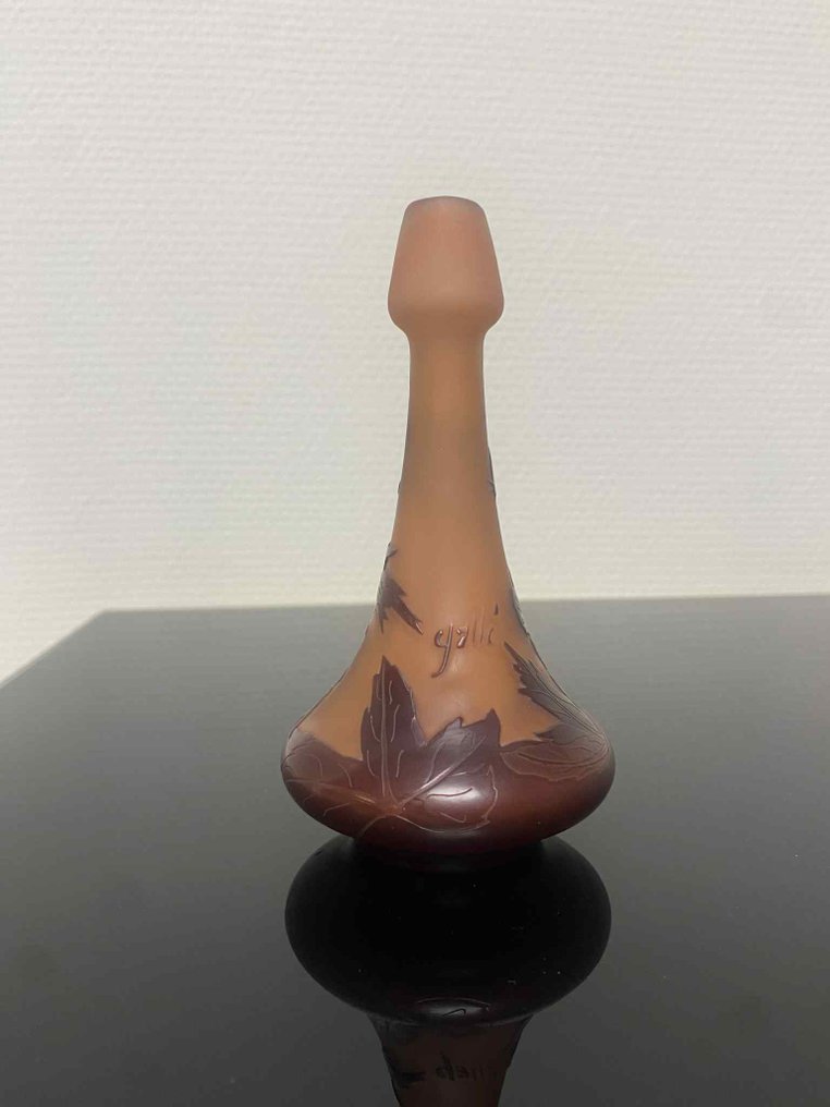 Emile Gallé - Vase - etched with decoration of currants - Glass - Art Nouveau vase from around 1910 #2.1