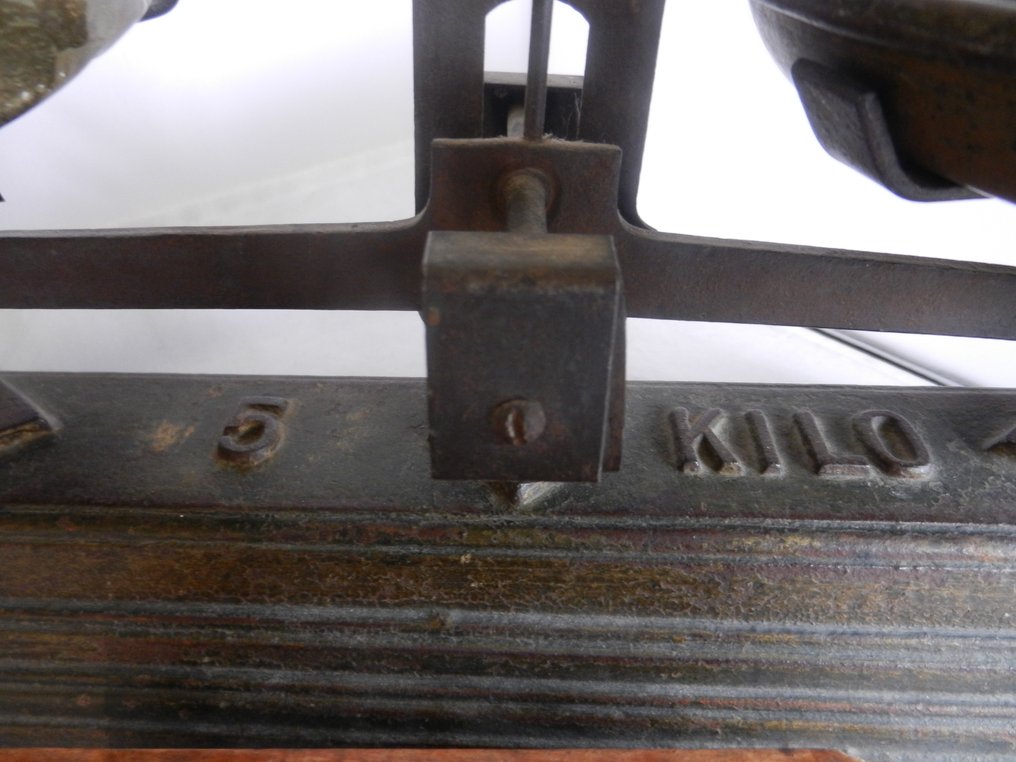 Scale with two sets of weights  (14) Vintage - Belgium - 1920-1930  #1.0