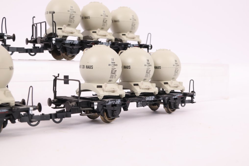 Roco H0 - Modellvonat teherfuvarozás (4) - Négy házról házra szállítandó silóvagonokat. - DB #2.1
