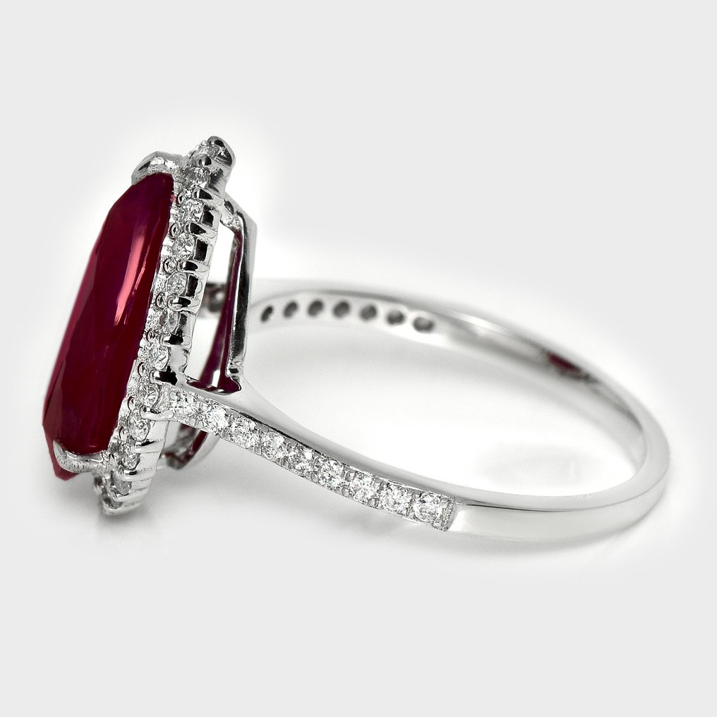 Fără preț de rezervă - Inel - 14 ct. Aur alb, HRD 4,66 ct neîncălzit, roșu-violet. - 5.05ct. tw. Rubin - Diamant #3.2