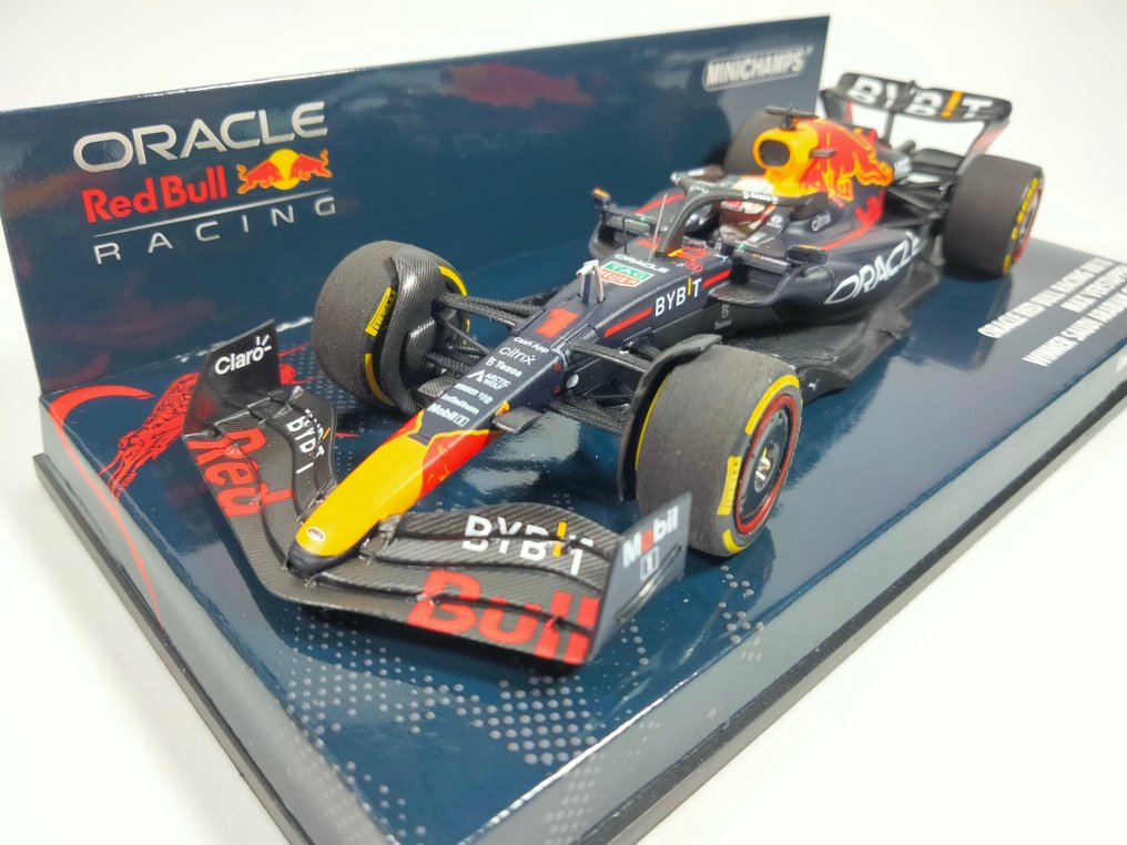 Minichamps 1:43 - Machetă mașină de curse - Red Bull RB18 #1 - Max Verstappen (2022) - Ediție limitată: 1 din 1584 buc. #1.0