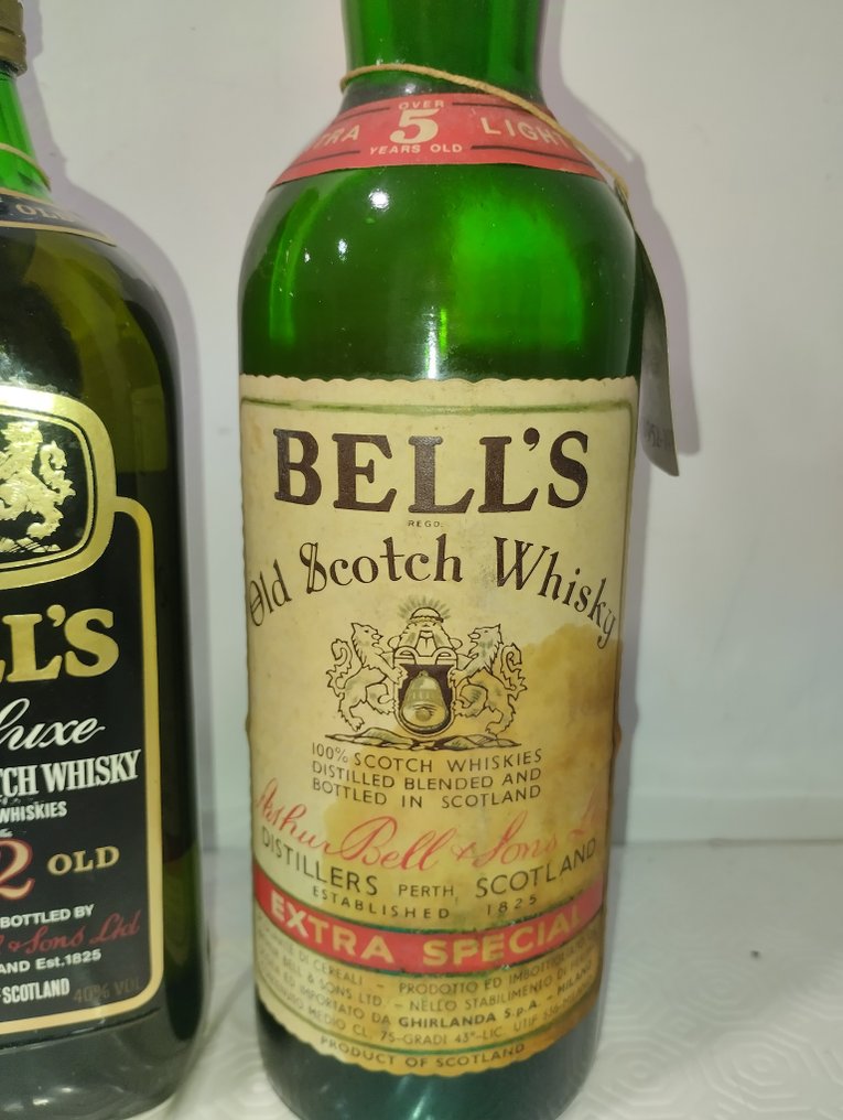 Bell's 12yo De Luxe & 5yo Extra Special  - b. 1970s - 75cl - 2 bottles #2.1