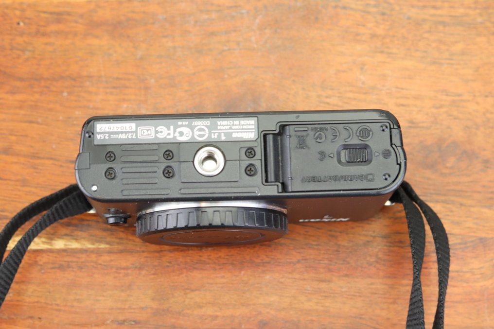 Nikon 1, J1 Body + Accessoires Cameră digitală #4.3