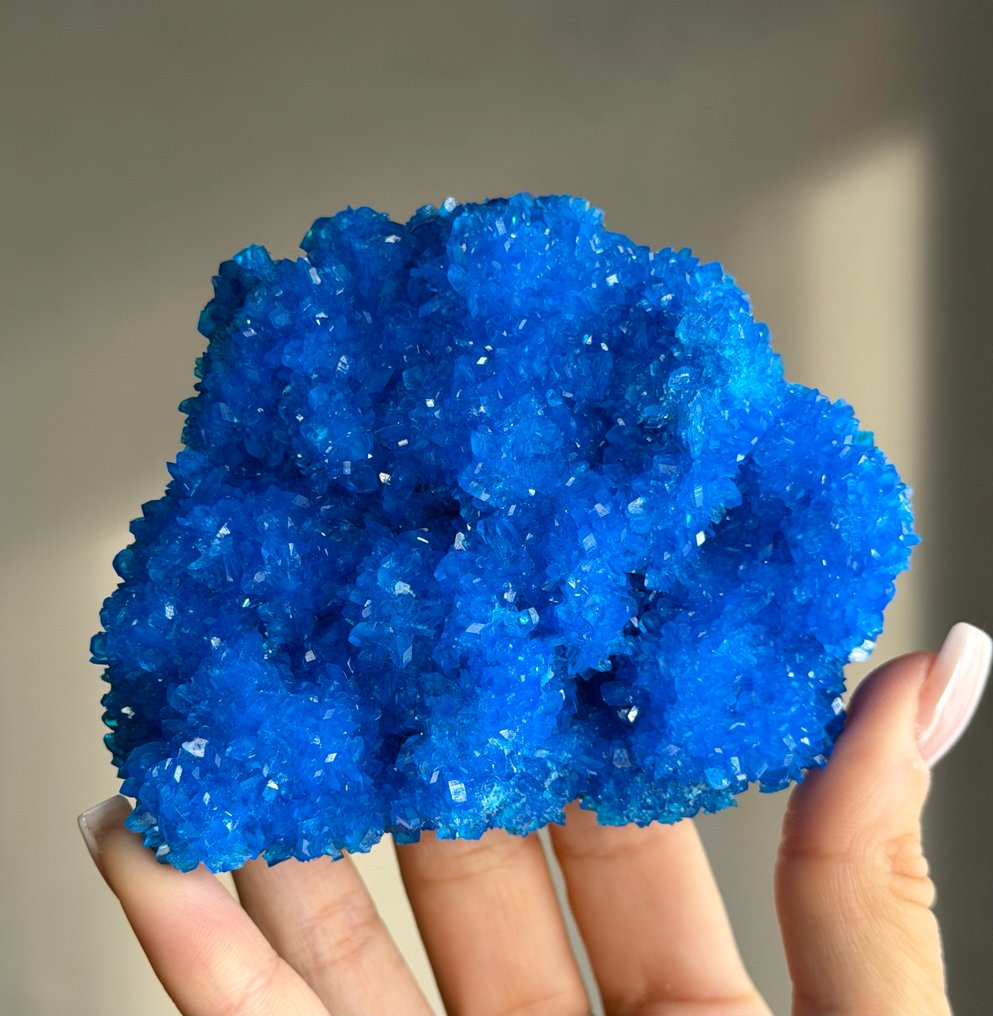 NO RESERVE! 203g Amazing CHALCANTHITE Electric Blue LAB Crystal Cluster on Matrix Crystal on matrix - Height: 10.5 cm - Width: 8.5 cm- 203 g #1.0