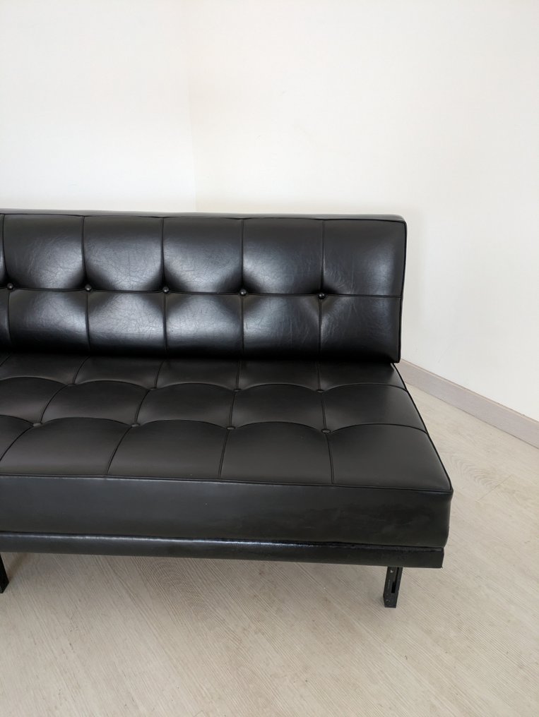 Nello stile di Johannes SPALT - Καναπές - Μέταλλο, Similpelle #1.0