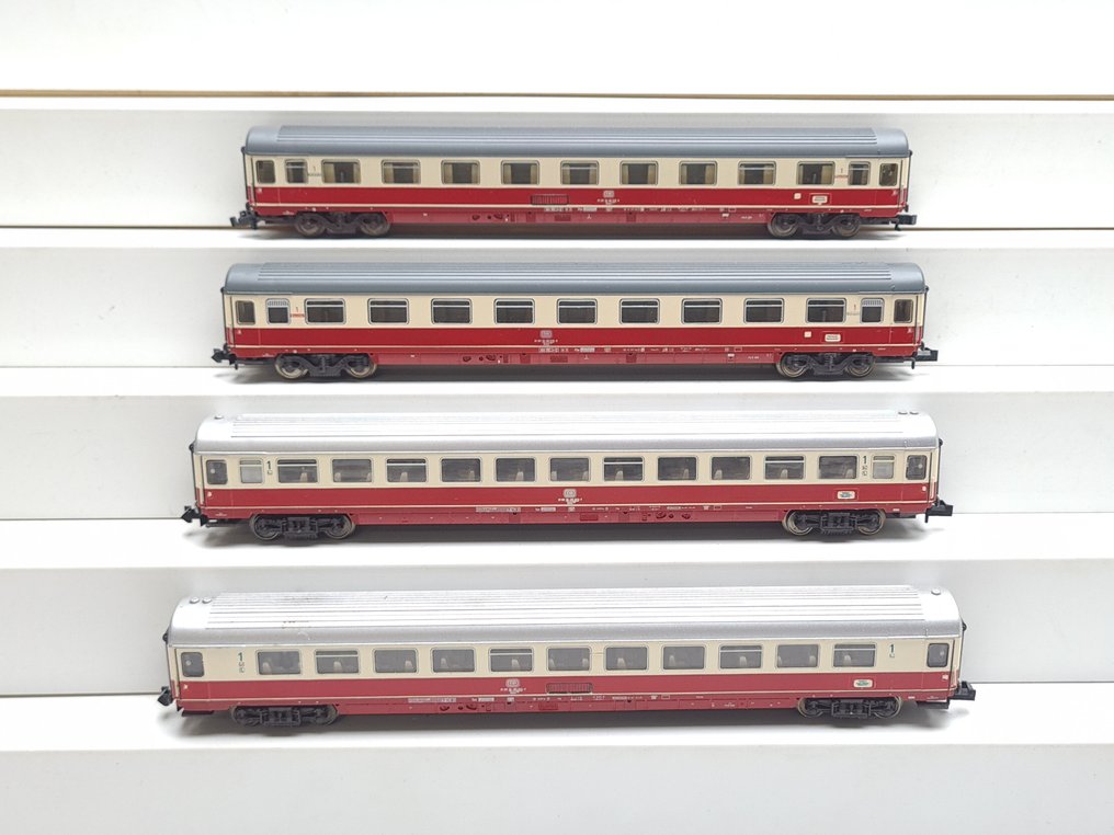 Minitrix N - 13375/13376 - Επιβατικό τρένο μοντελισμού (4) - 4x TEE βαγόνια - DB #1.0