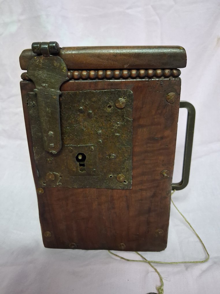 Ελεημονοδότη από παλαιό ξύλο - Αντίκες - Ξύλο - Αρχές του 20ού αιώνα. #1.0