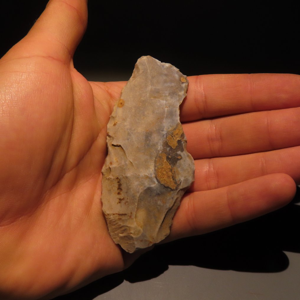 Neolithic Flint Tool. Spiennes, 4500-3500 BC. 8.8 cm height. Spanish Import License.  (No reserve price) #4.3