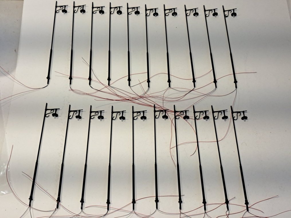 Lantaarns spoor 1, G - Oświetlenie modelu kolejowego (20) - 20 sztuk staromodnych metalowych (miedzianych) latarni. #1.0
