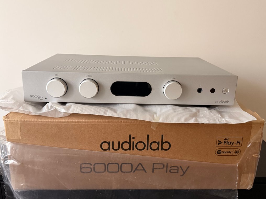 Audiolab - 6000A juego Amplificador integrado de estado sólido #1.0