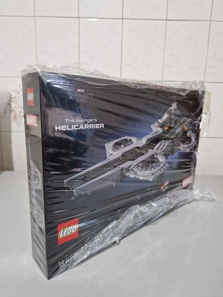 Lego Set - 76295 - Marvel - The Avengers HELICARRIER #1.0