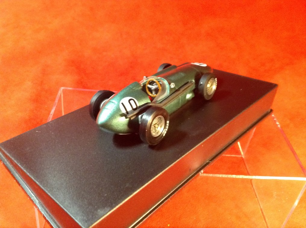 Circuit Series - made in England 1:43 - Modelracerbil - Aston Martin DBR4/250 2500cc 6° GP Portogallo 1959 #10 Roy Salvadori - Professionelt bygget - god kvalitet - meget sjældent i dag. #2.1