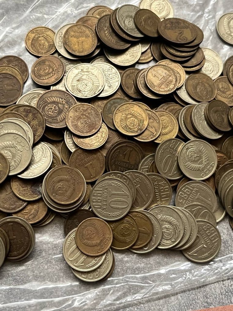 Rusland. Collection of coins, medals, banknotes and other unsorted material (Ingen mindstepris) #2.1