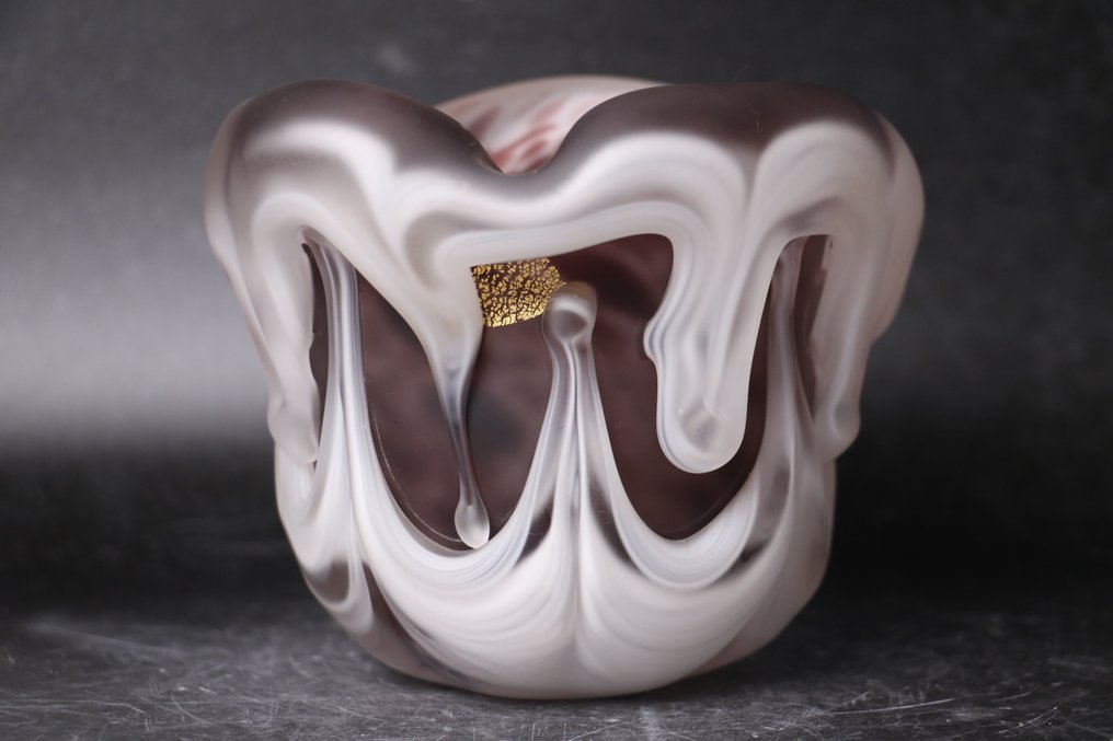 Χειροποίητο γυάλινο τασάκι με χρυσή διακόσμηση. - Γυαλί - 藤田喬平 Fujita Kyohei (1921-2004) - Ιαπωνία - 1900-2000 #1.0