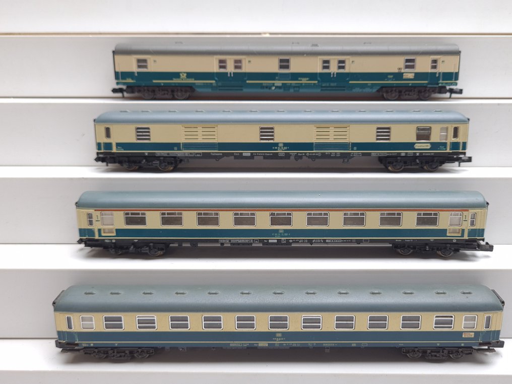 Fleischmann N - 8189/8190/8191/8199 - Carrozza passeggeri di modellini di treni (4) - 4 carrozze di treni veloci ocean blu/beige IC/EC - DB #1.0