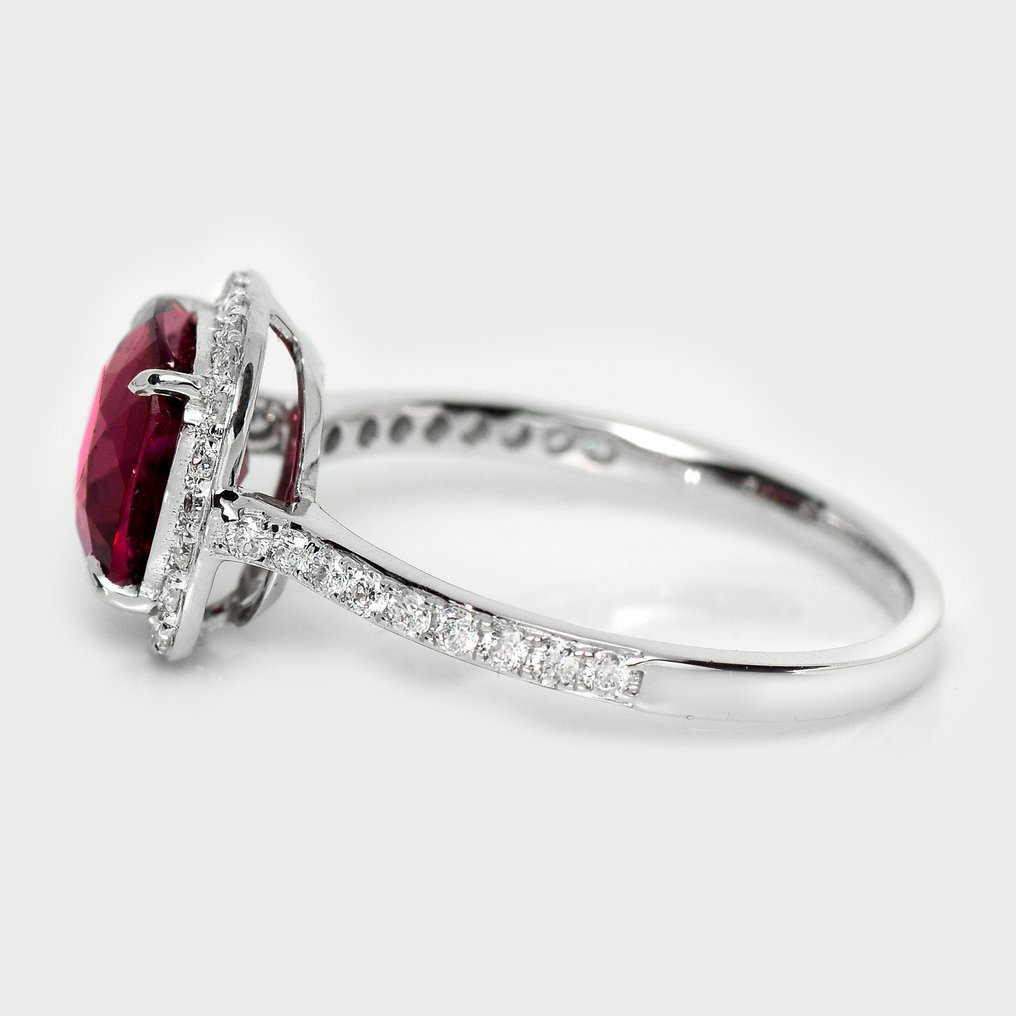 没有保留价 - 订婚戒指 - 14K包金 白金, HRD 2.43 克拉 未处理 强烈红色 -  2.70ct. tw. 石榴石 - 钻石 #3.2
