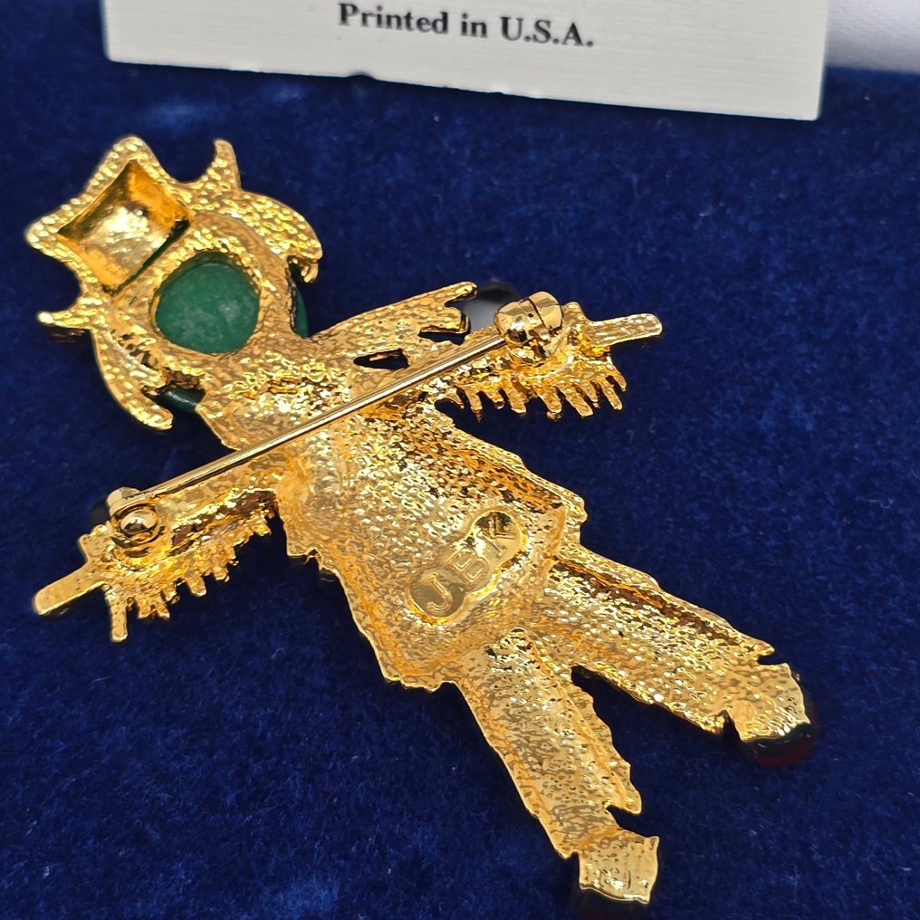 Camrose & Kross - Täsmälleen sama kopio Scarecrow-rintaneulasta, jonka Jackie käytti, katso kuva. - Rintaneula - Scarecrow #4.3