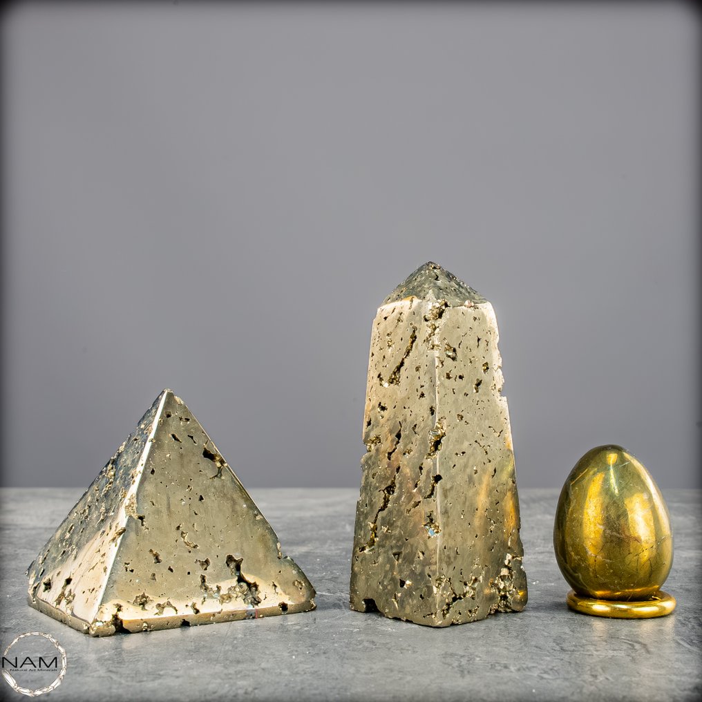 独家黄铁矿套装 Ei/Chalkopyrit、金字塔和方尖碑，呈现出耀眼的金色外观- 615.47 g - (3) #2.1