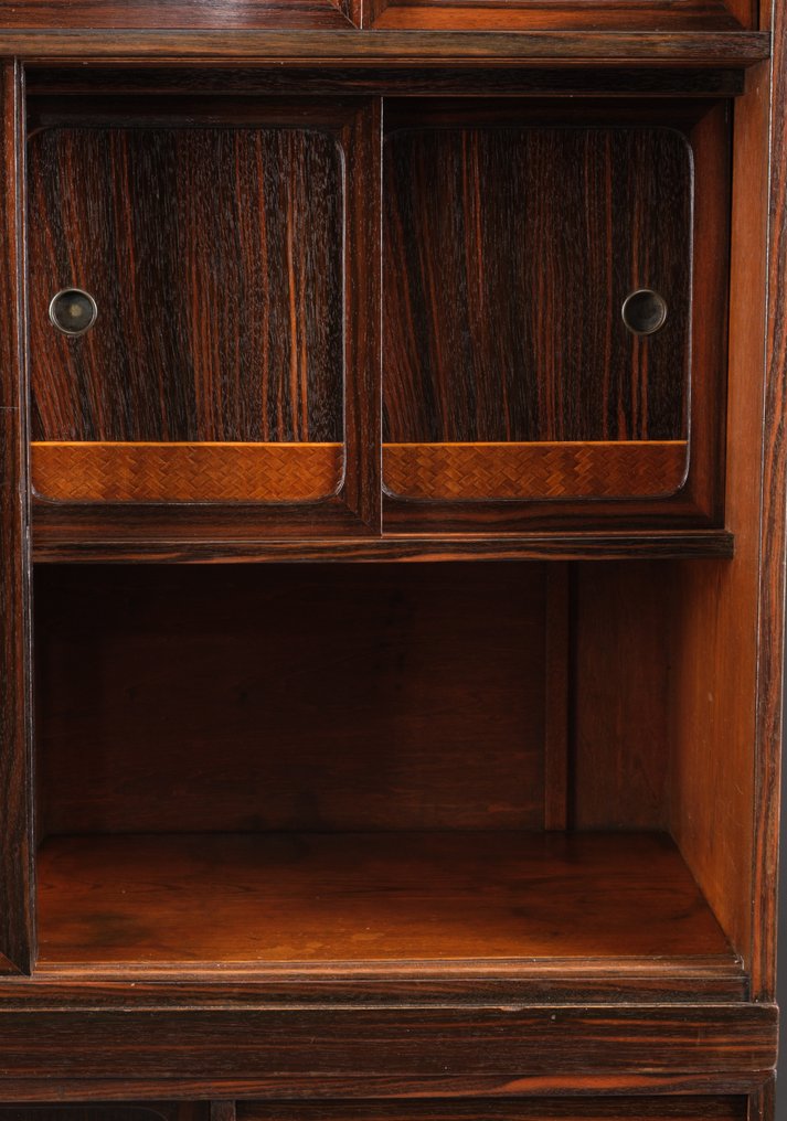 Cha'dansu ντουλάπι τσαγιού - Ξύλο Keyaki (Zelkova - ιαπωνική βελανιδιά), γυαλί, μπρούντζος. - Ιαπωνία - Taishō period (1912-1926) #3.2