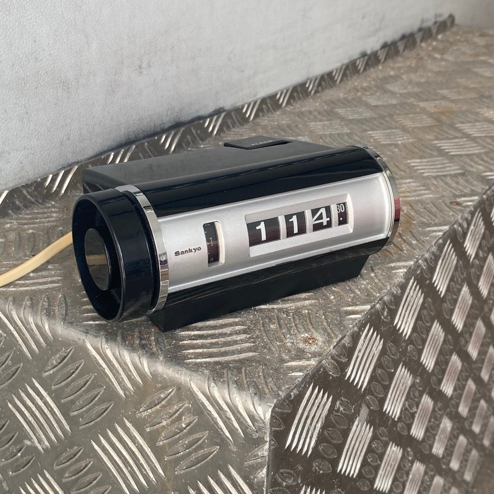 Flip clock - SANKYO -  Industrial Plastic - 1960-1970 - Sankyo flip clock #1.0