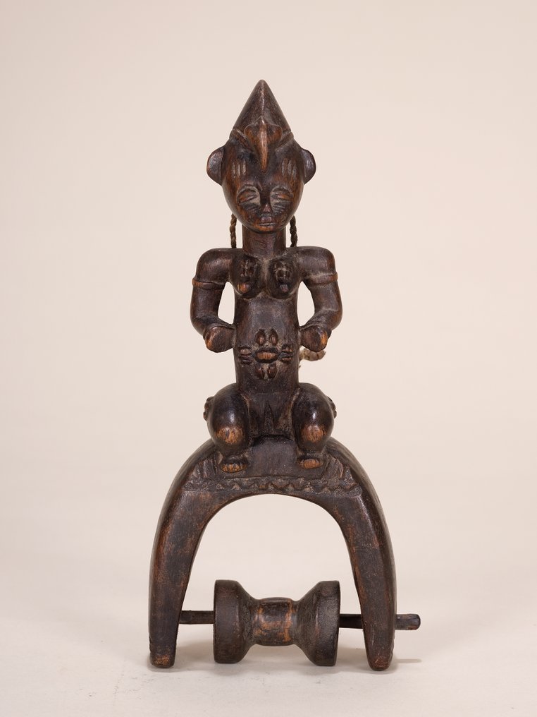 绳轮吊环 — Senufo，科特迪瓦 — 坐姿女性雕像 — 木材 — 高24厘米 - Senufo - 象牙海岸  (沒有保留價) #1.0