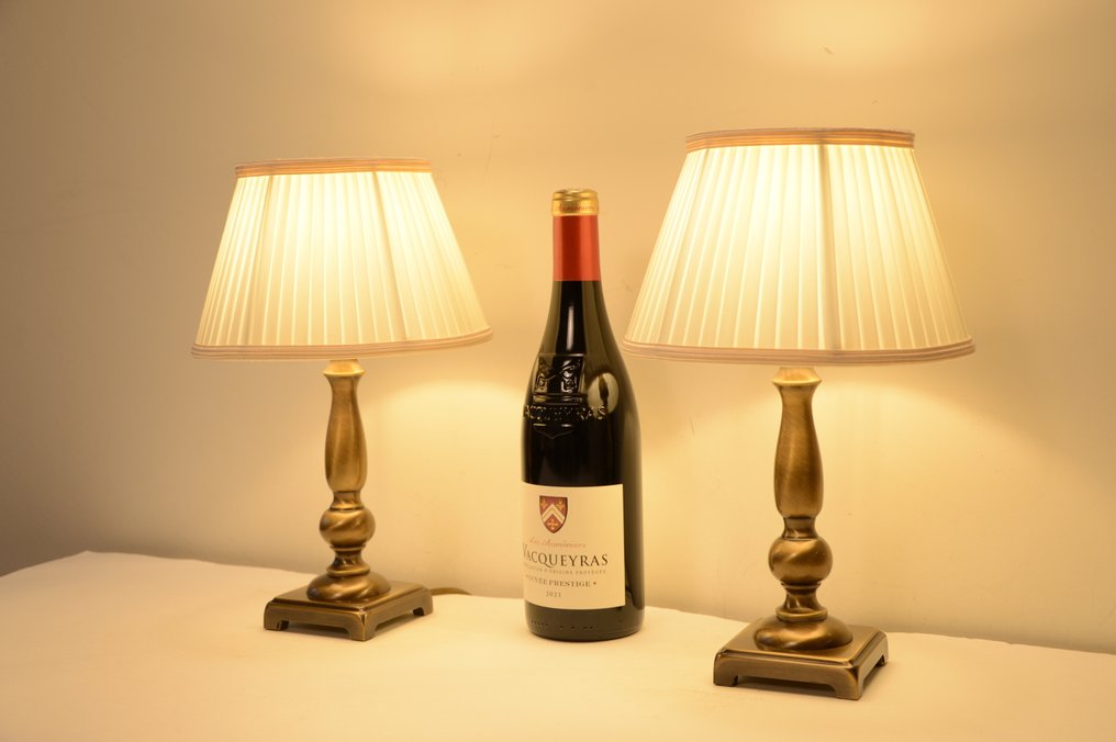 Επιτραπέζιο φωτιστικό (2) - Ζεύγος νεοκλαστικών επιτραπέζιων/κομοδίνων λαμπών. - Ορείχαλκος, Μετάξι #2.1