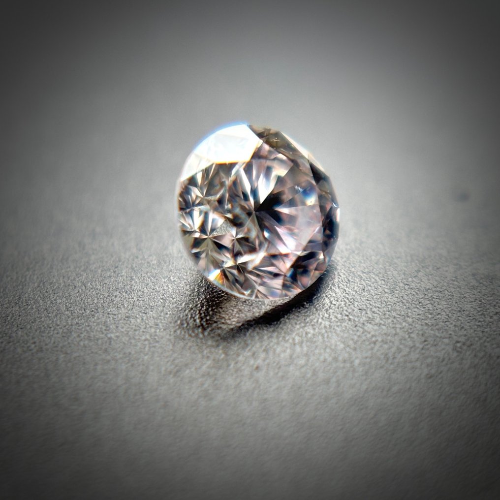 沒有保留價 - 1 pcs 鑽石  (天然彩色)  - 0.14 ct - 圓形 - Very light 淡紫色 粉紅色 - SI2 - Antwerp Laboratory for Gemstone Testing (ALGT) #1.0