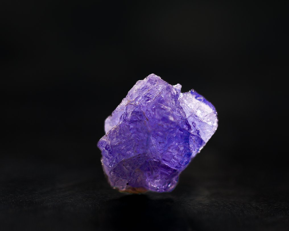 高品质午夜蓝坦桑石 浓烈的内部纹理 • 4.20 克拉 - 高度: 11 mm - 闊度: 9 mm- 0.84 g - (1) #1.0