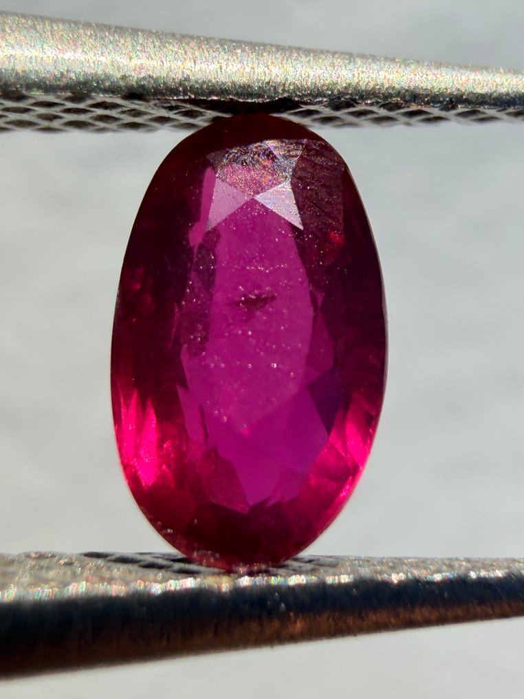 红色 红宝石  - 0.75 ct - 安特卫普宝石检测实验室（ALGT） - 鲜明 / 深红色 #3.2