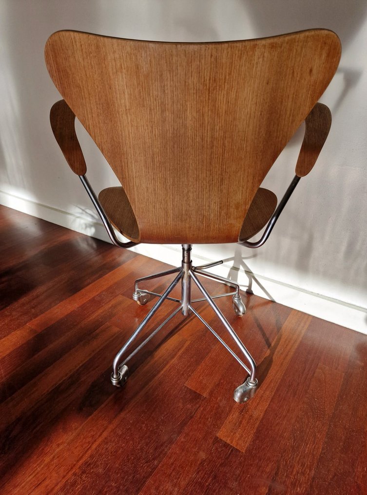 Fritz Hansen - Arne Jacobsen - Sedia da ufficio - Model 3217 - Legno, Metallo #1.0