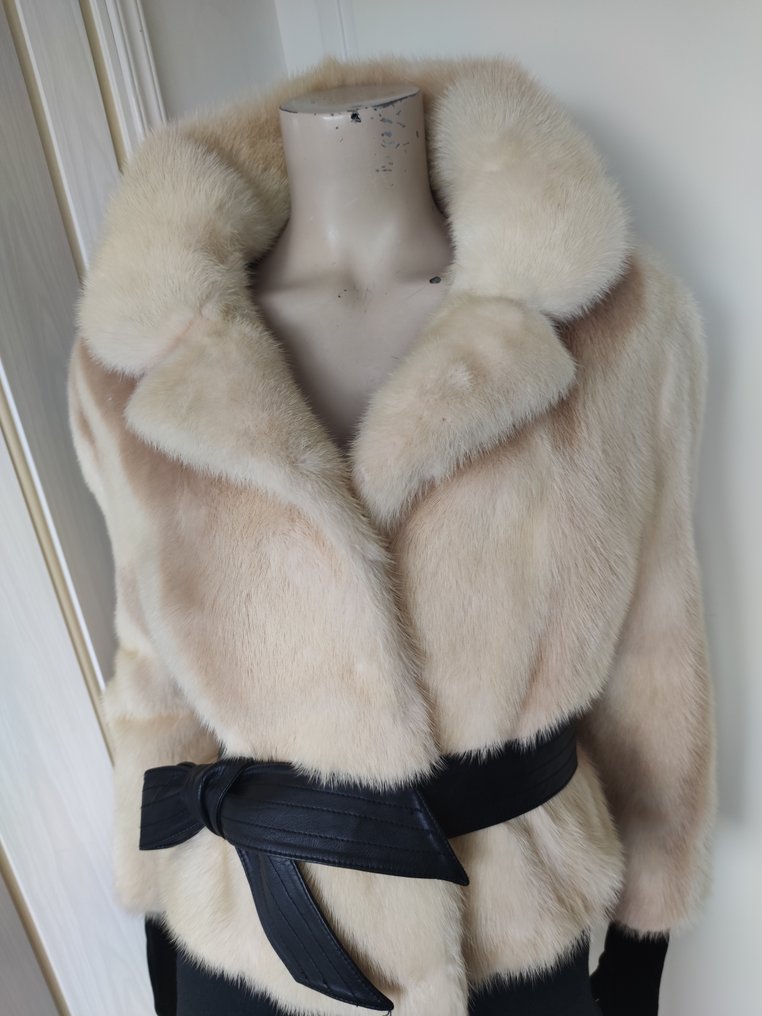 Artisan Furrier - Abrigo de piel #1.0