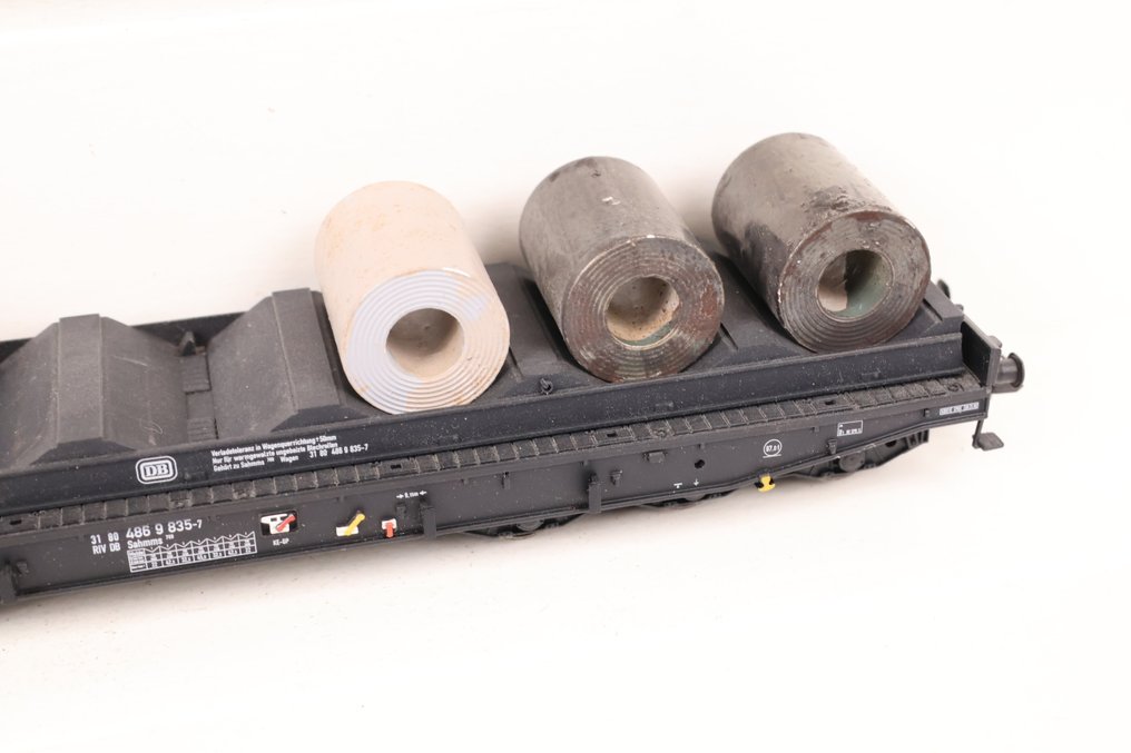 Trix H0 - Machetă tren transport marfă (4) - Patru camioane grele încărcate cu role de oțel, expuse la intemperii. - DB #3.2